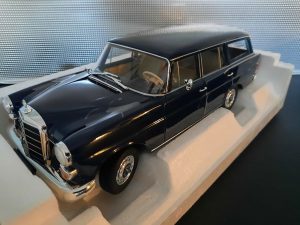 Mercedes Benz 200 Universal 1966  Schaal 1:18