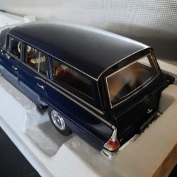 Mercedes Benz 200 Universal 1966  Schaal 1:18 - Afbeelding 3