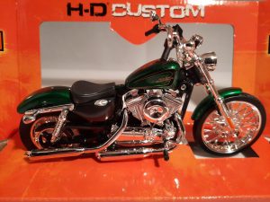 Harley-Davidson XL1200V Seventy-two 2013 Schaal 1:12
