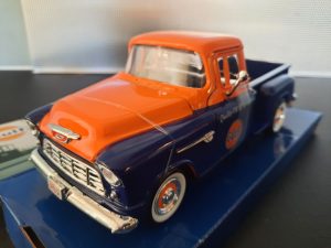Chevrolet 5100 Stepside withb Gulf  Livery 1955 Schaal 1:24