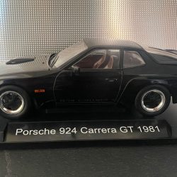 Porsche 924 Carrerra GT 924 Schaal 1:18 - Afbeelding 2