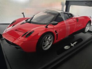 Pagani Huayra Schaal 1:18