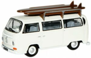 Volkswagen T2 with Surfboard on the Roof Schaal 1:76