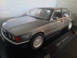 BMW 740i E32 1992 Schaal 1:18