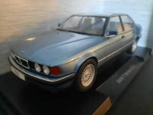 BMW 730i E32 7 serie Schaal 1:18