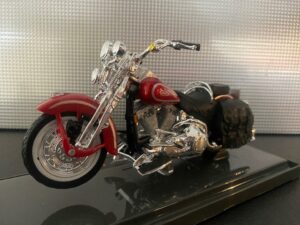 Harley-Davidson FLSTS Heritage Softail Springer 19 Schaal 1:18