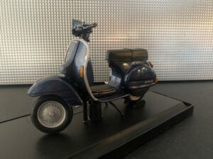 Vespa P150 X 1978 Schaal 1:18