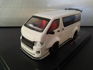 Toyota Hiace Widebody 2018 Schaal 1:43