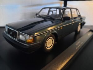 Volvo 240 GL 1986 Schaal 1:18