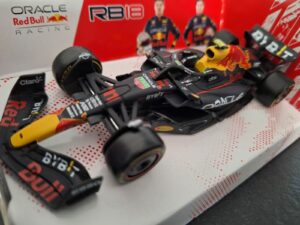 Formule 1 RB18 #11 Sergio Perez 2022 Schaal 1:43