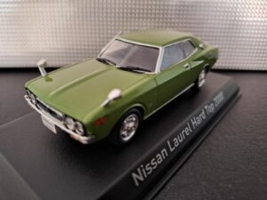 Nissan Laurel Hard Top 2000 Schaal 1:43