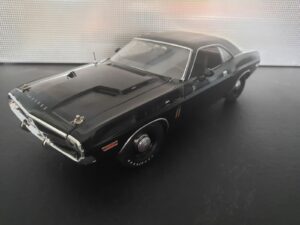 Dodge Challenger R/T 426 Hemi 1970 The Black Ghost Schaal 1:18