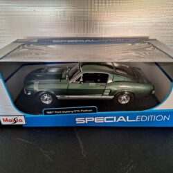 Ford Mustang GTA Fastback 1967 Schaal 1:18 - Afbeelding 5
