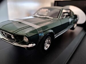 Ford Mustang GTA Fastback 1967 Schaal 1:18
