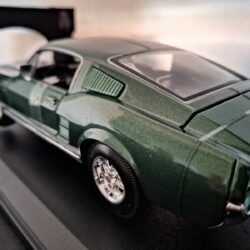 Ford Mustang GTA Fastback 1967 Schaal 1:18 - Afbeelding 3