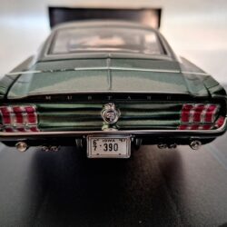 Ford Mustang GTA Fastback 1967 Schaal 1:18 - Afbeelding 4