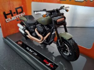 Harley-Davidson Fat Bob 114 Schaal 1:18