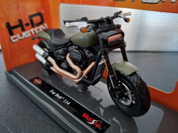Harley-Davidson Fat Bob 114 Schaal 1:18
