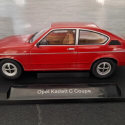 Opel Kadett C Coupe 1975 Schaal 1:18 - Afbeelding 2