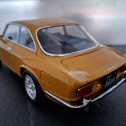 Alfa Romeo 1750 GTV 1970 Schaal 1:18 - Afbeelding 3