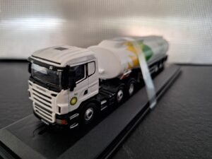 Scania 420 BP Tanker Schaal 1:76
