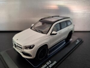 Mercedes Benz GLS met AMG Velgen Schaal 1:43