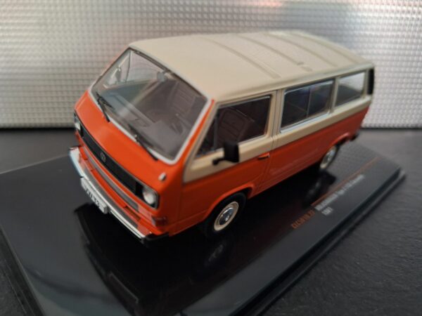 Volkswagen T3 Caravelle Schaal 1:43