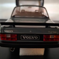 Volvo 240 Turbo Custom 1986 Schaal 1:18 - Afbeelding 5