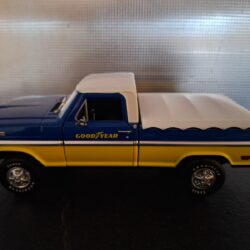 Ford F-100 with Bed Cover Goodyear Tires 1969 Schaal 1:24 - Afbeelding 2