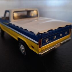 Ford F-100 with Bed Cover Goodyear Tires 1969 Schaal 1:24 - Afbeelding 3