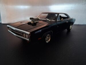 Dodge Charger With Blow Engine 1970 Schaal 1:18