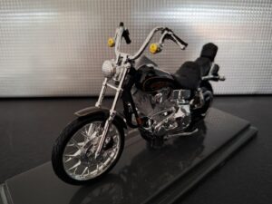 Harley-Davidson FXDWG Dyna Wide Glide 1997 Schaal 1:18