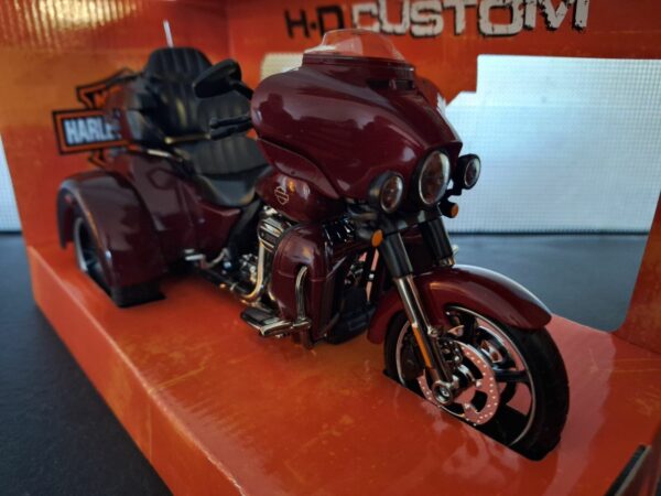 Harley-Davidson CVO Tri-Glide Ultra Schaal 1:12