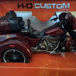 Harley-Davidson CVO Tri-Glide Ultra Schaal 1:12 - Afbeelding 2