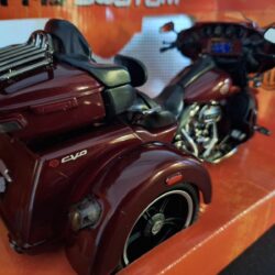 Harley-Davidson CVO Tri-Glide Ultra Schaal 1:12 - Afbeelding 3