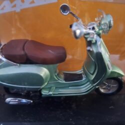 Vespa LXV 2014 Schaal 1:18 - Afbeelding 2