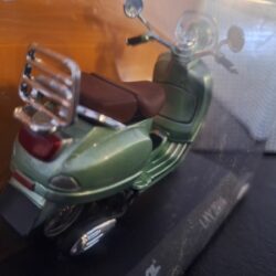 Vespa LXV 2014 Schaal 1:18 - Afbeelding 3