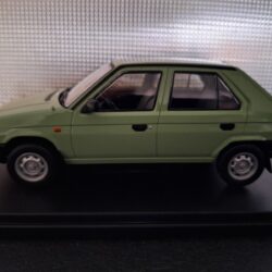 Skoda Favorit 1987 Schaal 1:24 - Afbeelding 2