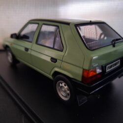 Skoda Favorit 1987 Schaal 1:24 - Afbeelding 3