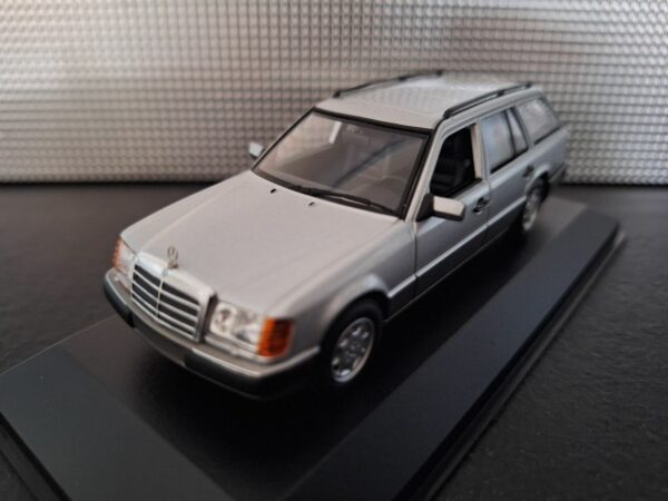 Mercedes Benz 300 TE S124 1990 Schaal 1:43