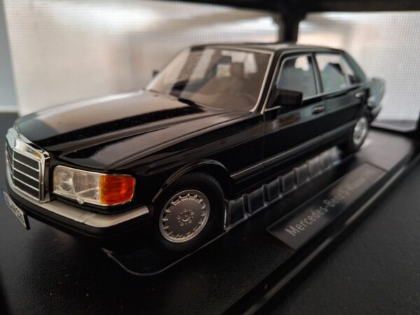 Mercedes Benz 560 SEL S-klasse W126 Schaal 1:18