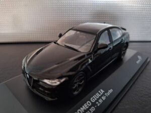 Alfa Romeo Giulia Quadrifoglio Schaal 1:43