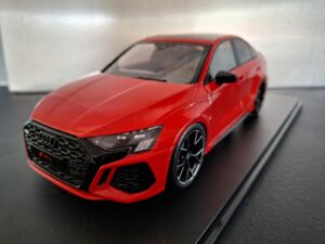 Audi RS3 Limousine 2022 Schaal 1:18