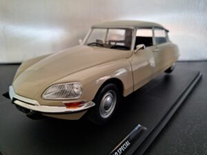 Citroën DS 1972 Schaal 1:18