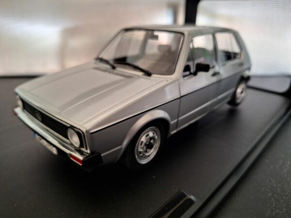 Volkswagen Golf 1 L 1983 Schaal 1:18