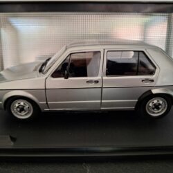 Volkswagen Golf 1 L 1983 Schaal 1:18 - Afbeelding 2