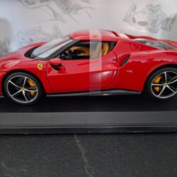 Ferrari 296 GTB 2023 Schaal 1:18 - Afbeelding 2