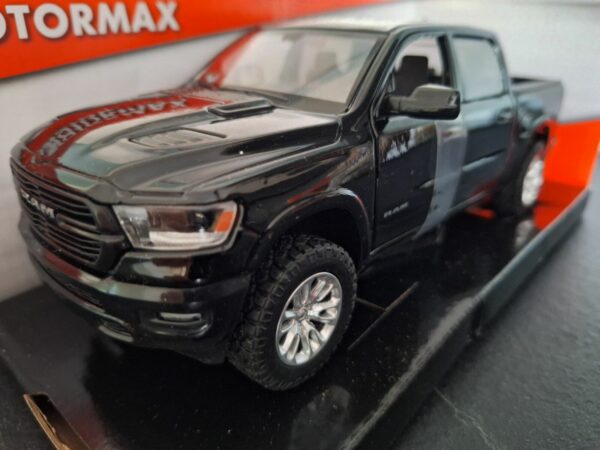 Dodge RAM 1500 Crew Cab Laramie 2019 Schaal 1:18