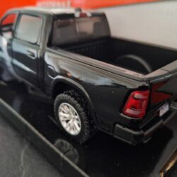 Dodge RAM 1500 Crew Cab Laramie 2019 Schaal 1:18 - Afbeelding 3