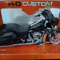 Harley-Davidson Street Glide 2015 Schaal 1:12 - Afbeelding 2